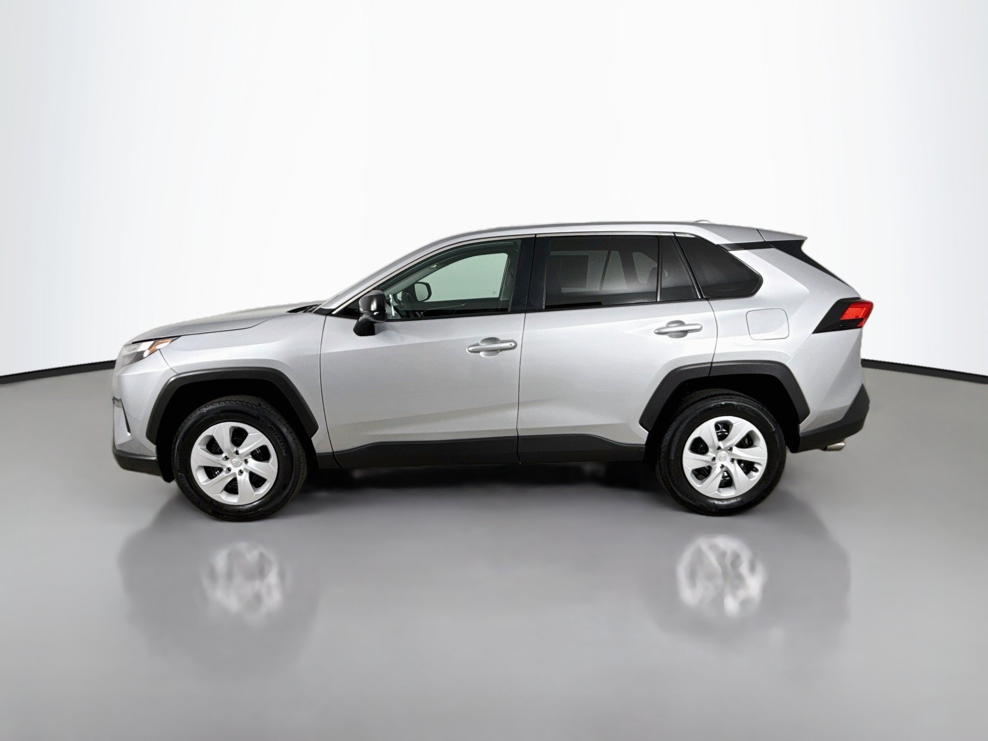 Certified 2025 Toyota RAV4 LE AWD/4WD image 4