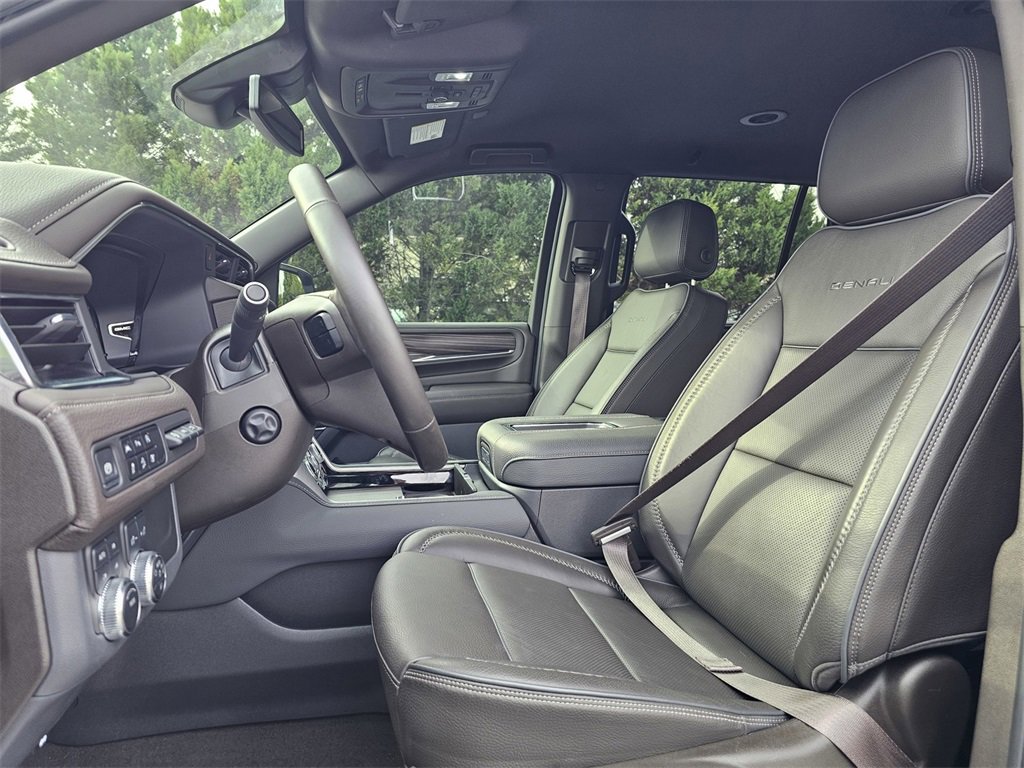 Used 2024 GMC Yukon Denali image 14