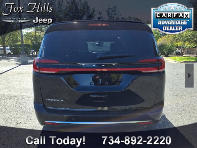 Used 2027 Chrysler Pacifica Select FWD image 7