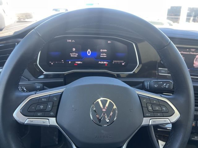 Used 2024 Volkswagen Jetta SE w/ Panoramic Sunroof Package image 10