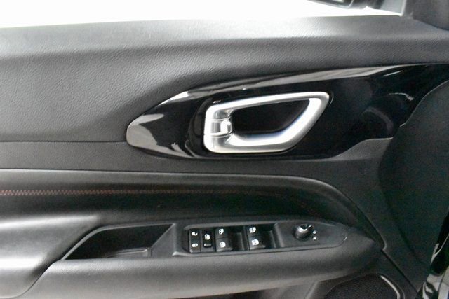 Used 2024 Jeep Compass Trailhawk image 19