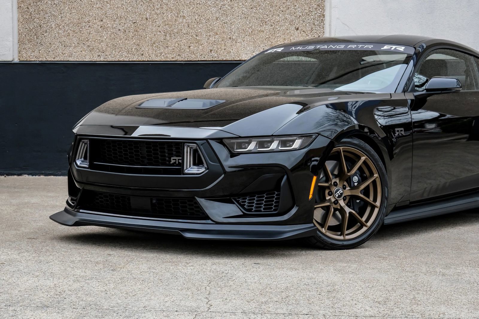 Used 2024 Ford Mustang GT Premium w/ GT Performance Package RWD image 2