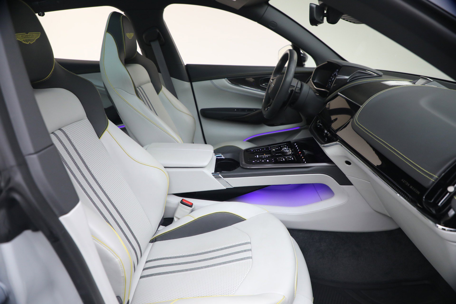 Used 2025 Aston Martin DBX 707 image 22