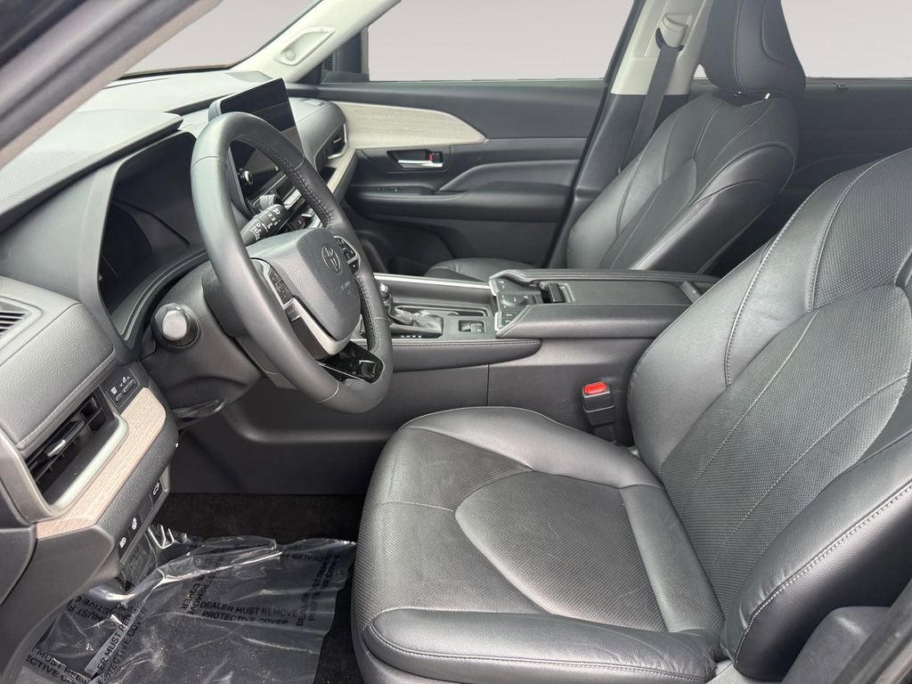 Used 2024 Toyota Grand Highlander AWD image 9