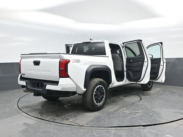 Used 2024 Toyota Tacoma TRD Off-Road image 29