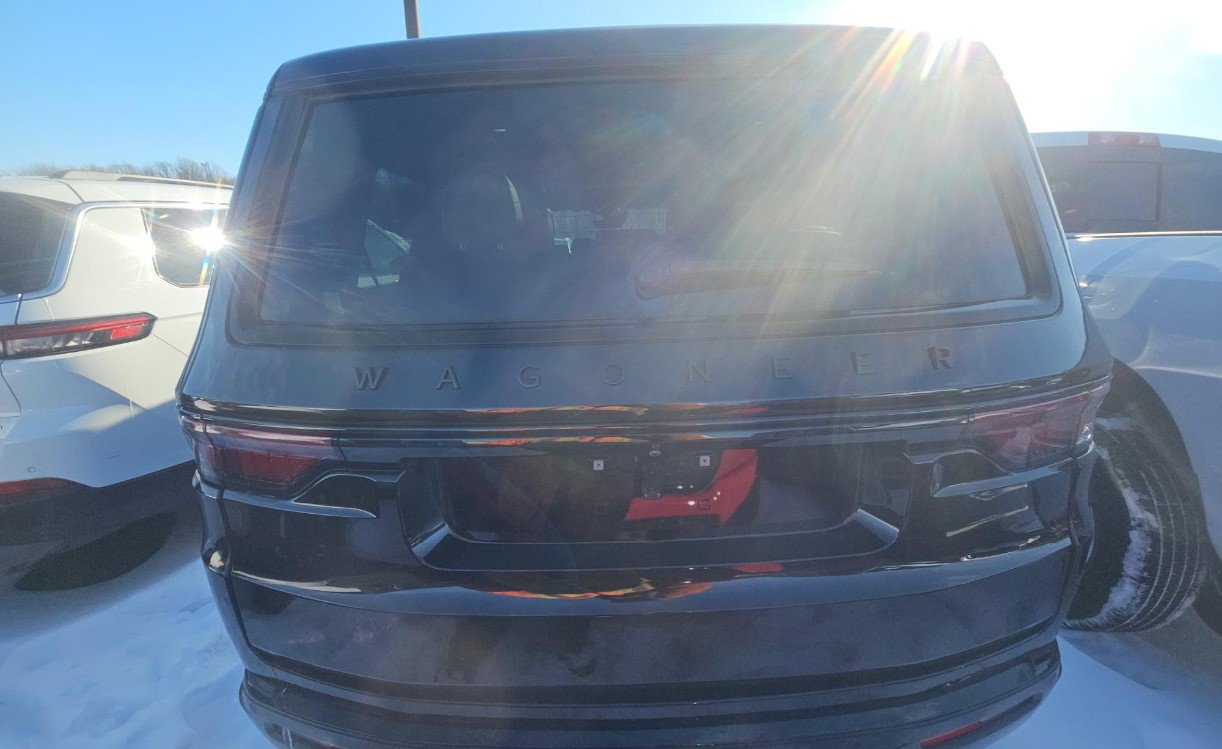 Used 2024 Jeep Wagoneer Series II w/ Convenience Group I image 5