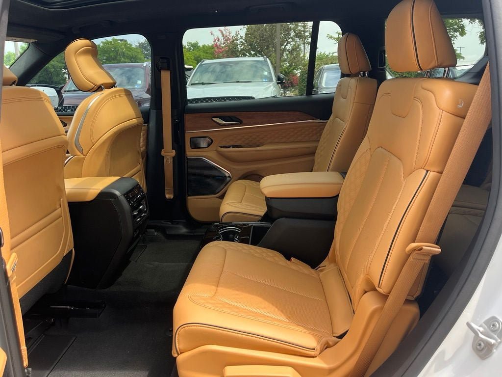 Used 2023 Jeep Grand Cherokee L Summit AWD/4WD image 12