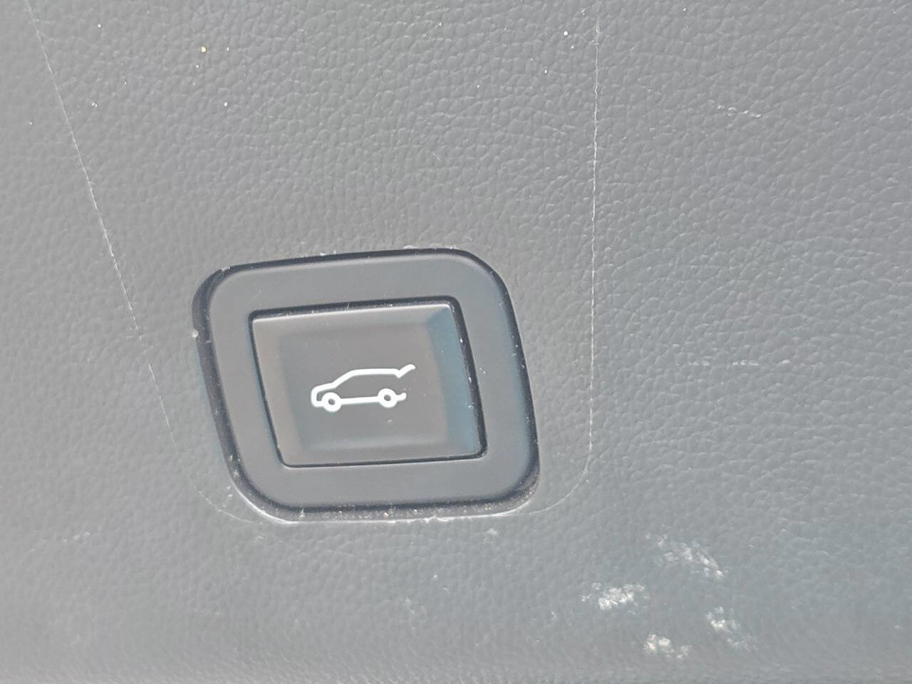 Used 2018 Chevrolet Traverse Premier w/ Driver Confidence II Package image 24