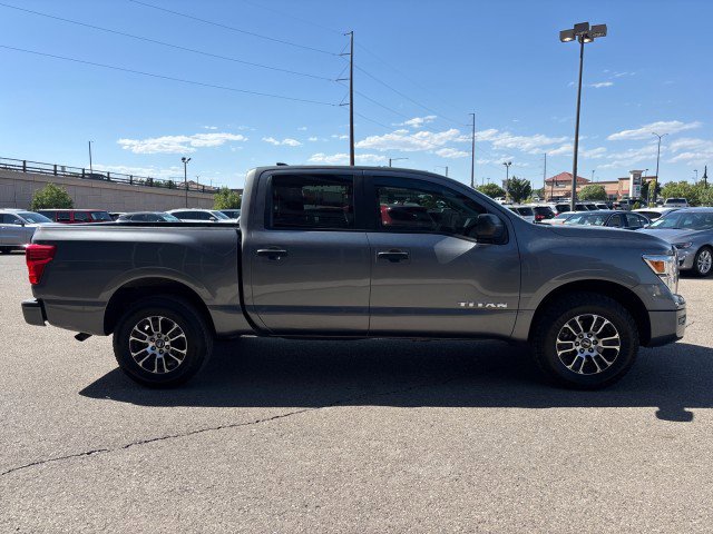 Used 2022 Nissan Titan SV AWD/4WD image 6