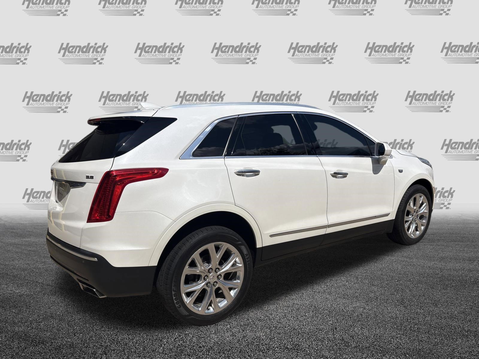Used 2018 Cadillac XT5 Luxury w/ Driver Awareness Package AWD/4WD image 10