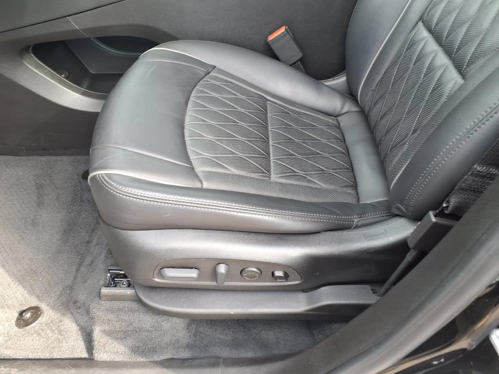 Used 2023 Buick Enclave Avenir w/ Avenir Technology Package FWD image 11
