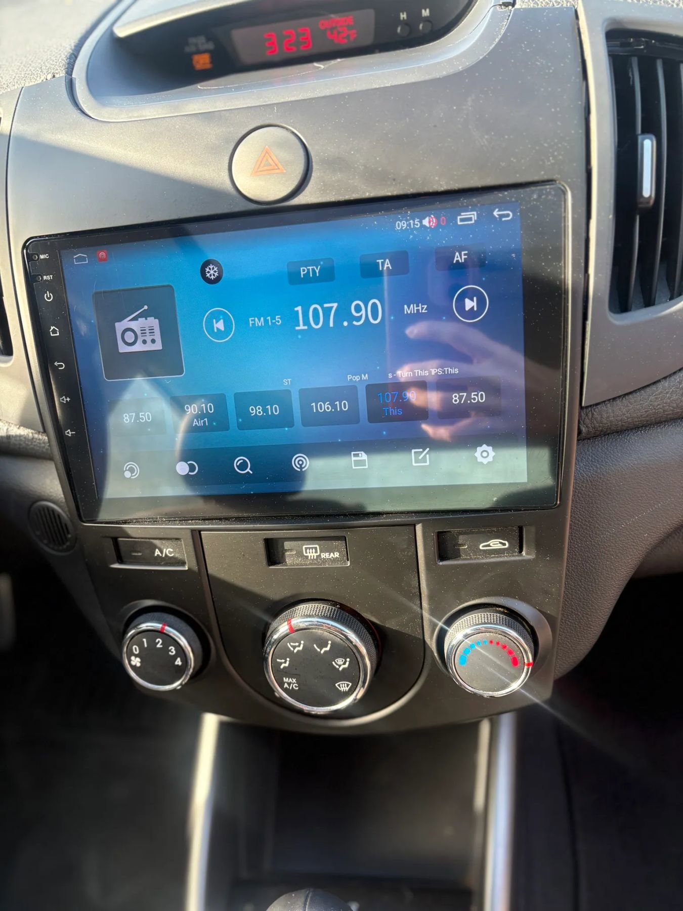 Used 2011 Kia Forte SX image 20