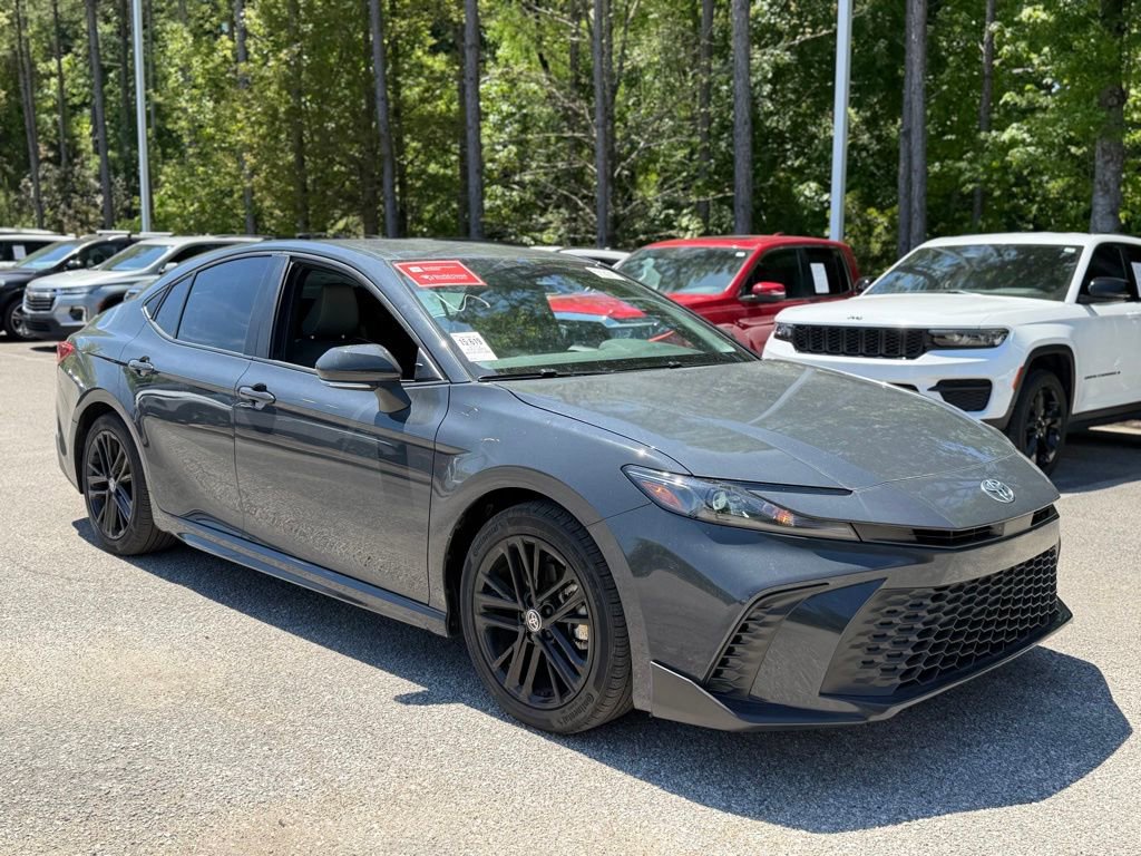 Used 2025 Toyota Camry SE w/ Convenience Package FWD image 4