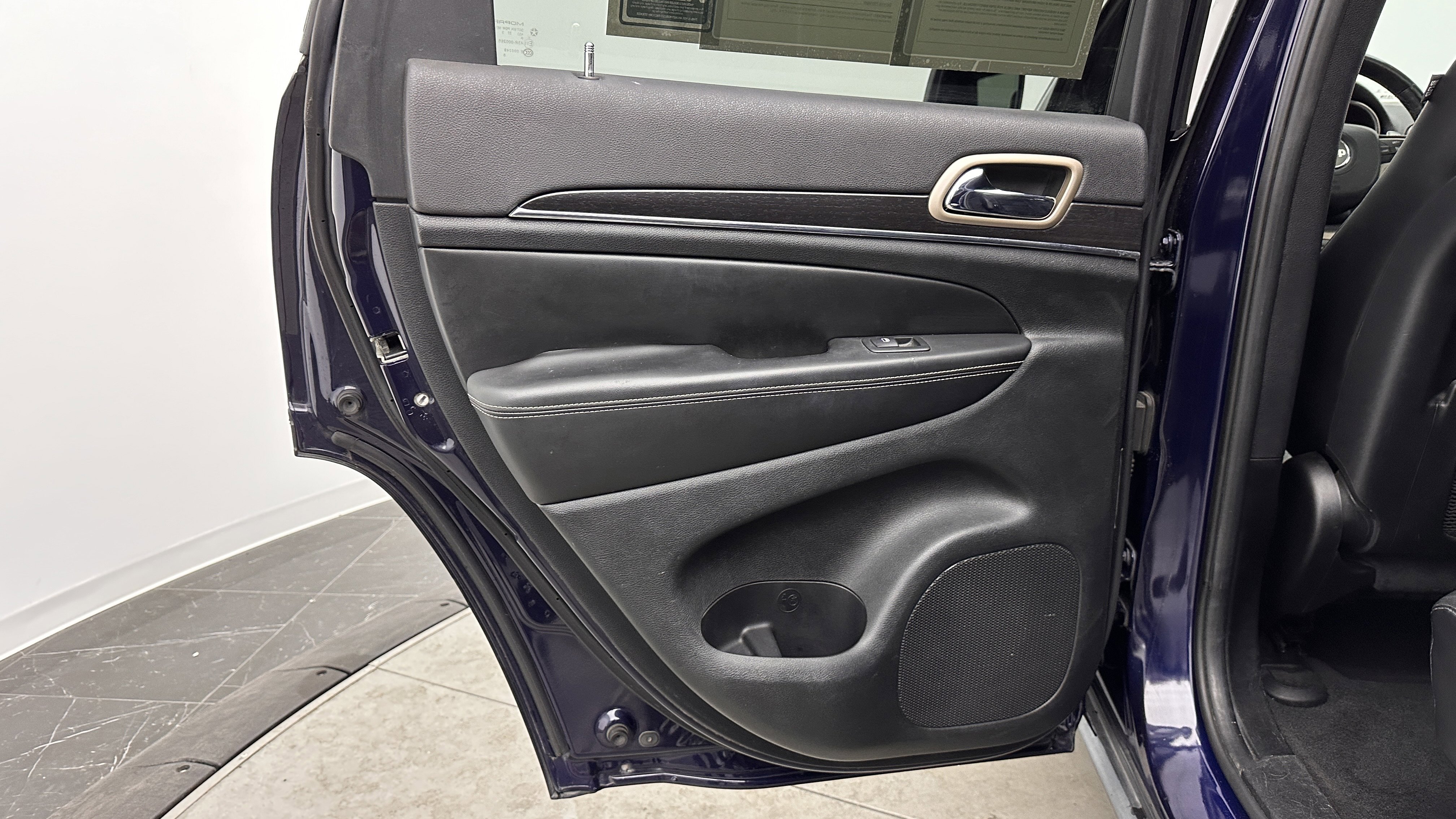 Used 2014 Jeep Grand Cherokee Limited RWD image 22
