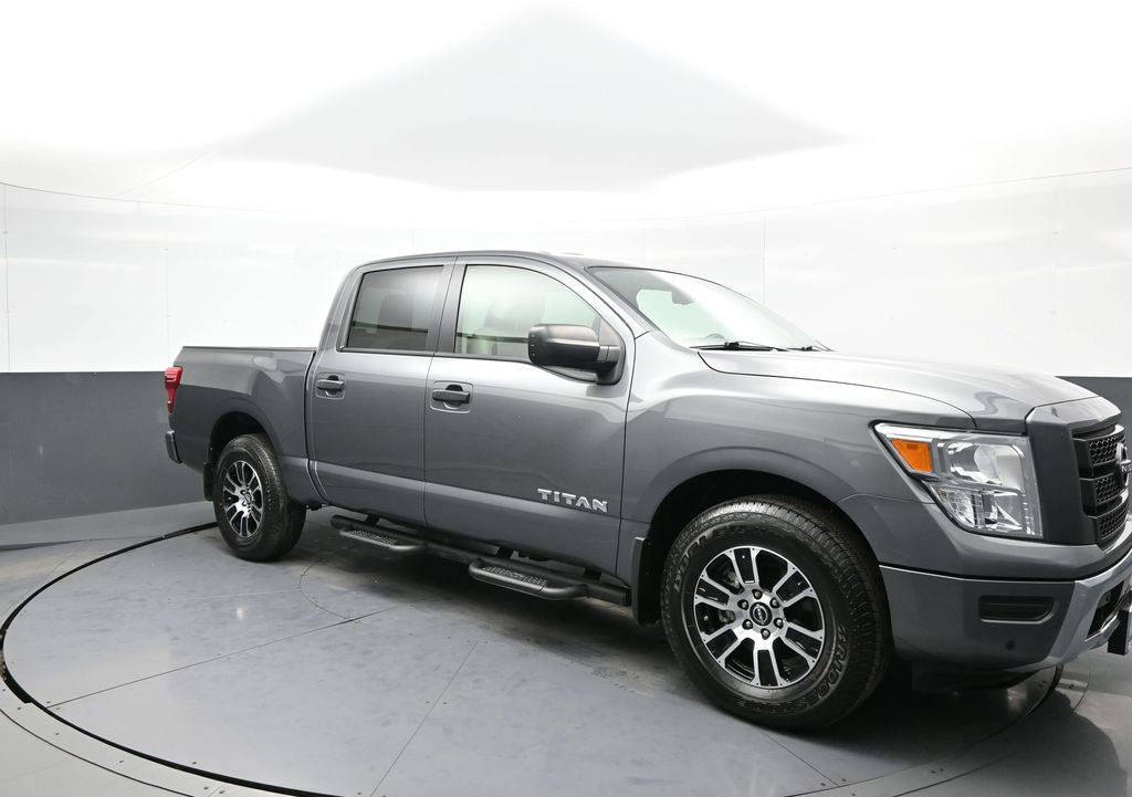 Used 2024 Nissan Titan SV w/ SV Convenience Package image 4