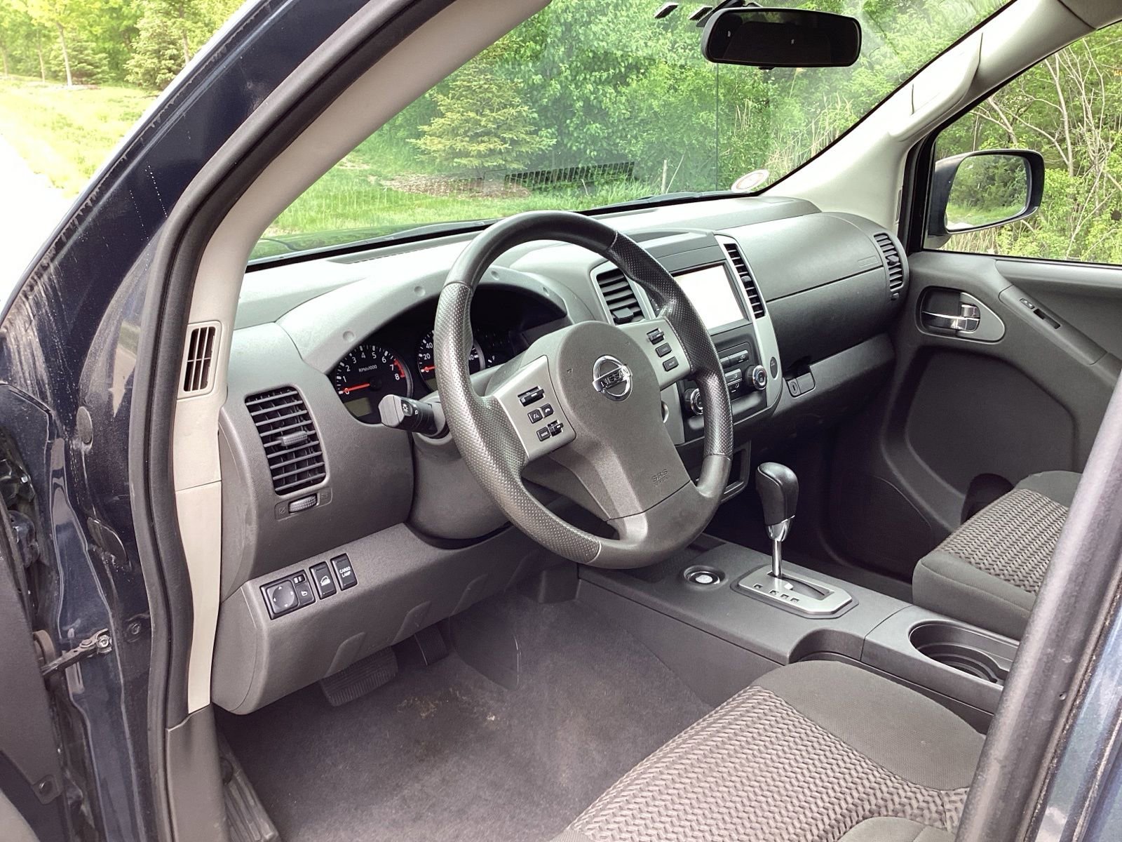 Used 2020 Nissan Frontier SV AWD/4WD image 2