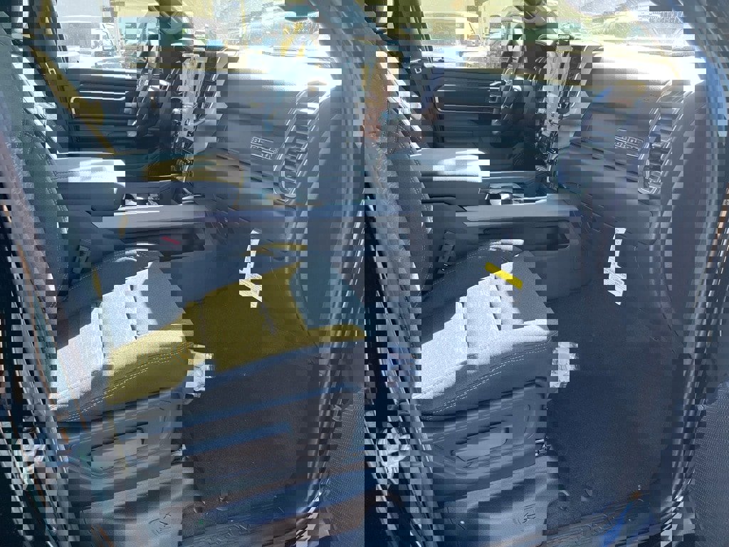 New 2026 RAM 1500 4x4 Crew Cab image 11