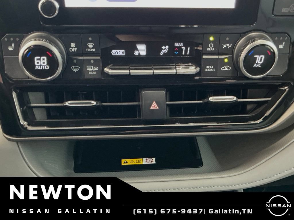 Used 2024 Toyota Highlander XLE AWD/4WD image 12