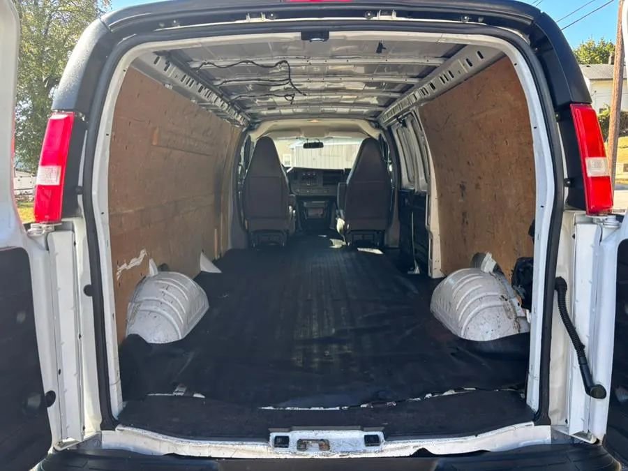 Used 2019 Chevrolet Express 2500 Extended image 20
