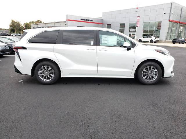 New 2026 Toyota Sienna XLE FWD image 4
