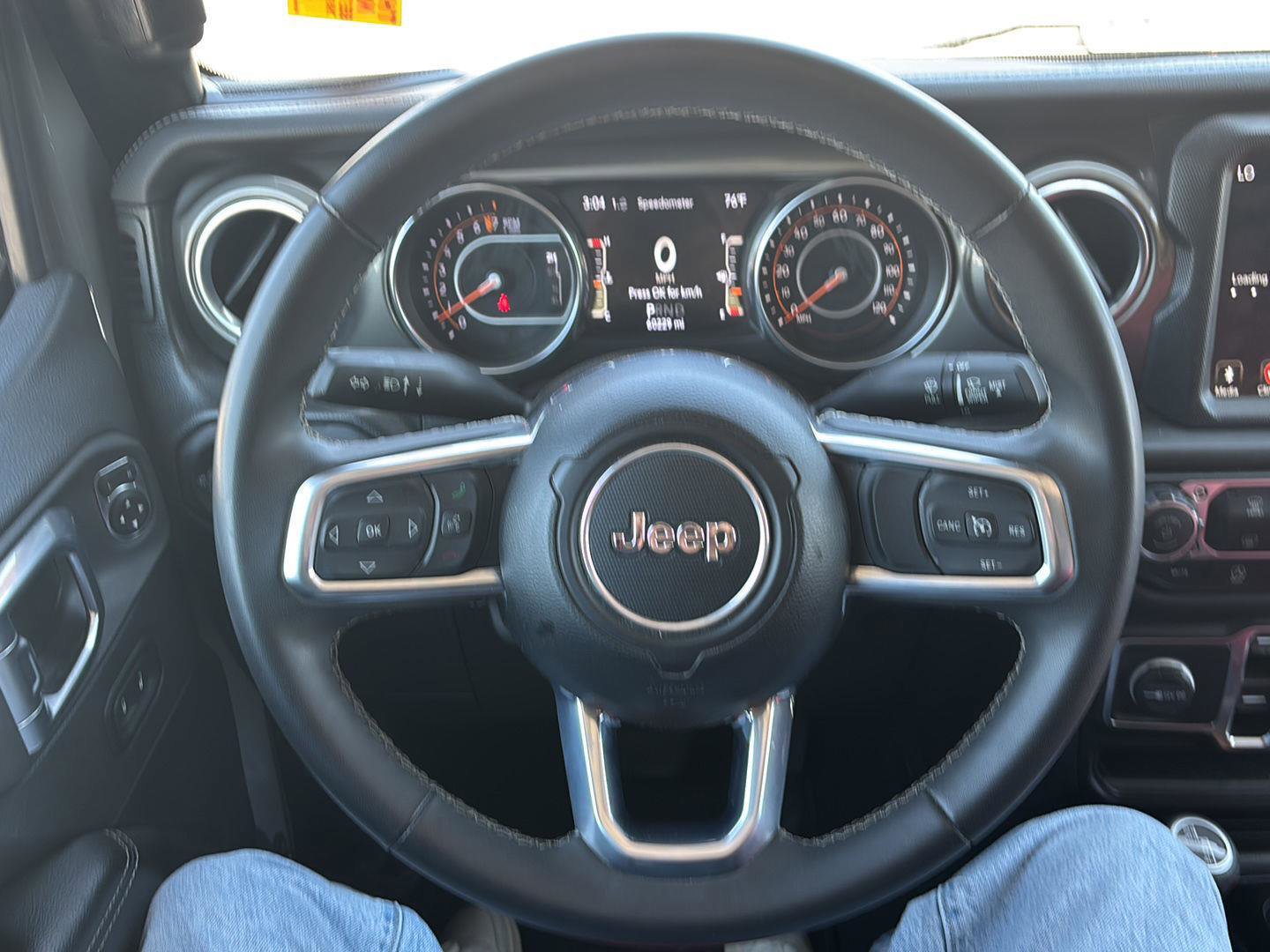 Used 2023 Jeep Gladiator Overland AWD/4WD image 11