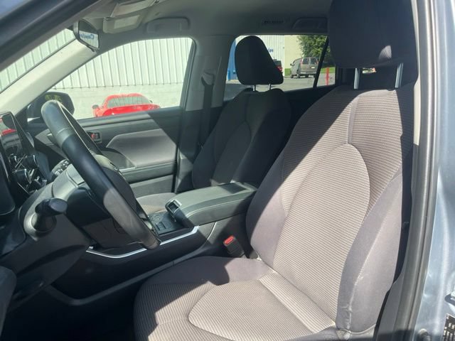 Used 2023 Toyota Highlander LE AWD/4WD image 12