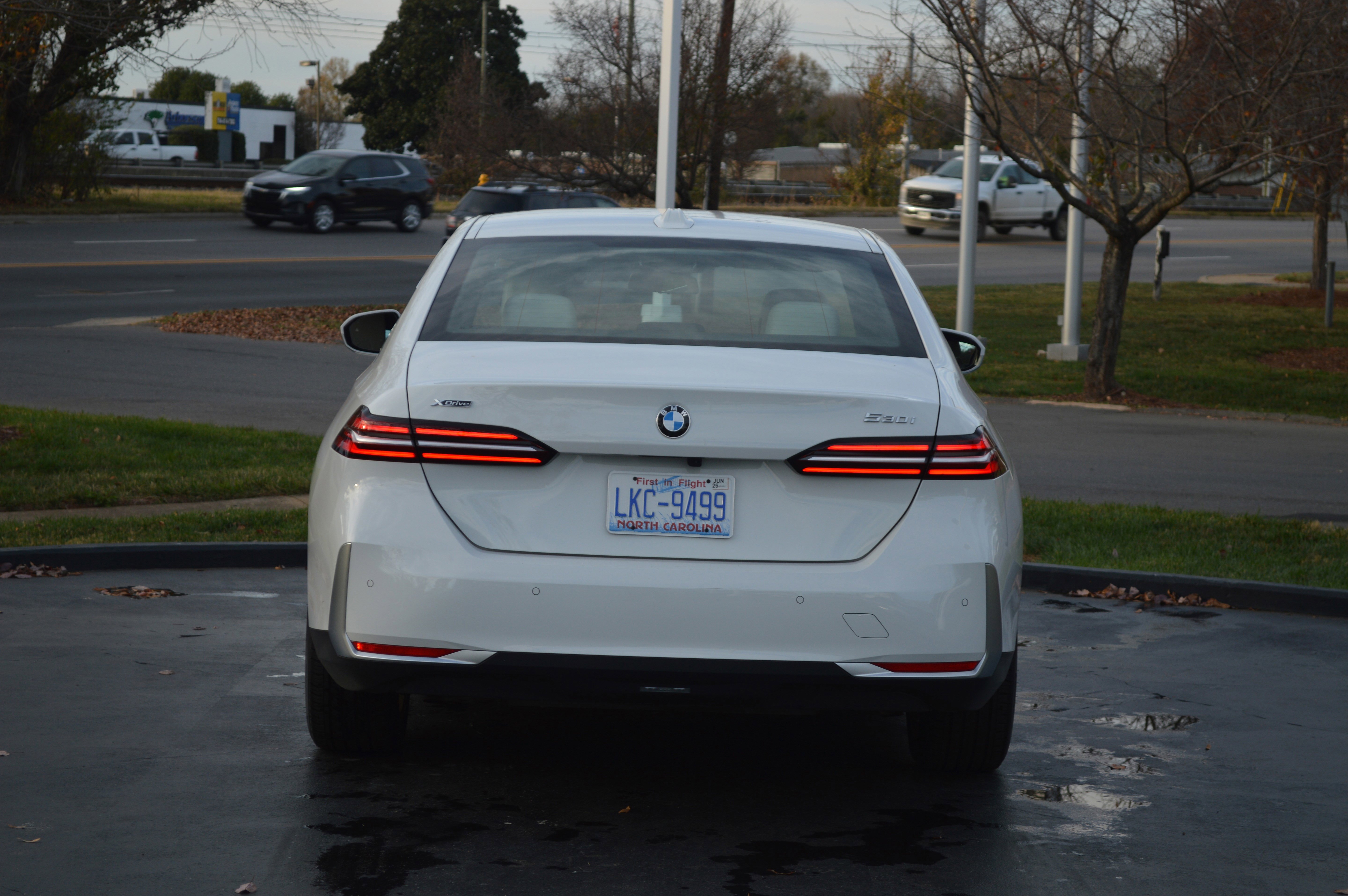 Used 2025 BMW 530i xDrive w/ Premium Package image 7