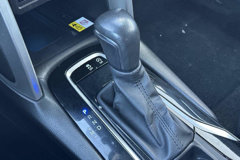 Used 2023 Toyota Corolla Cross XLE w/ Convenience Package FWD image 21