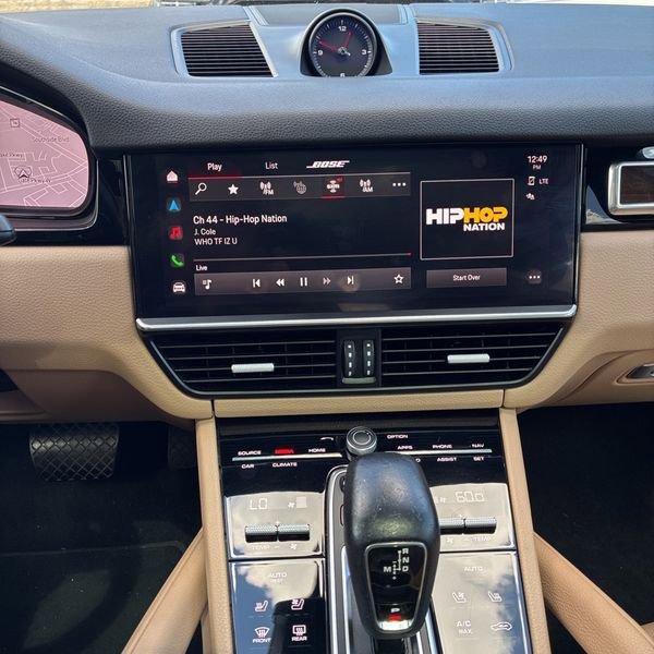 Used 2022 Porsche Cayenne Platinum Edition image 13