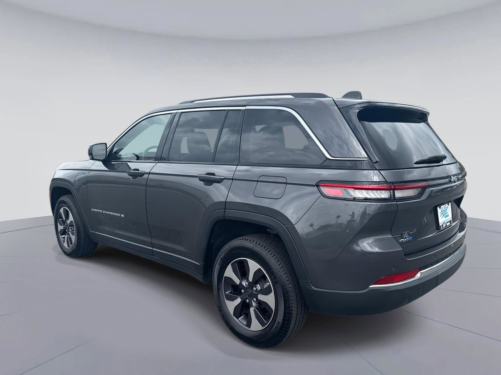 Used 2023 Jeep Grand Cherokee 4WD 4xe image 6