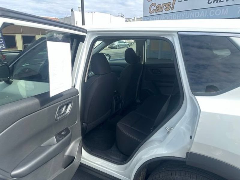 Used 2024 Nissan Rogue S AWD/4WD image 9