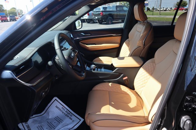 New 2025 Jeep Grand Cherokee Summit image 5