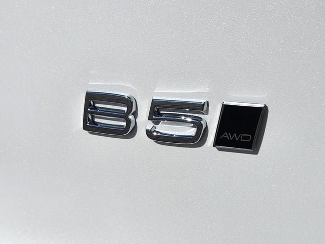 New 2026 Volvo XC40 B5 Plus w/ Protection Package Premier AWD/4WD image 17