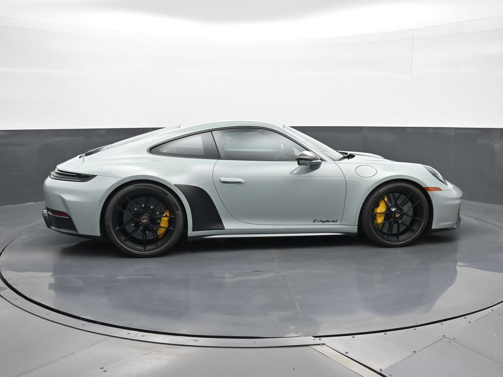 Certified 2025 Porsche 911 Carrera GTS RWD image 20