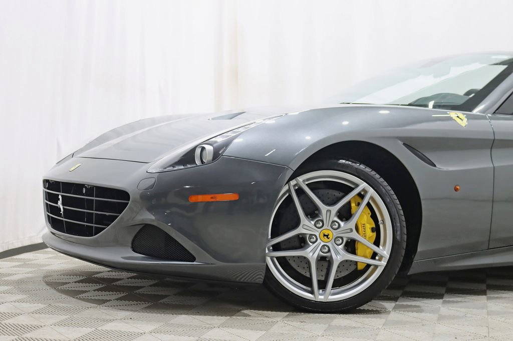 Used 2016 Ferrari California T image 3