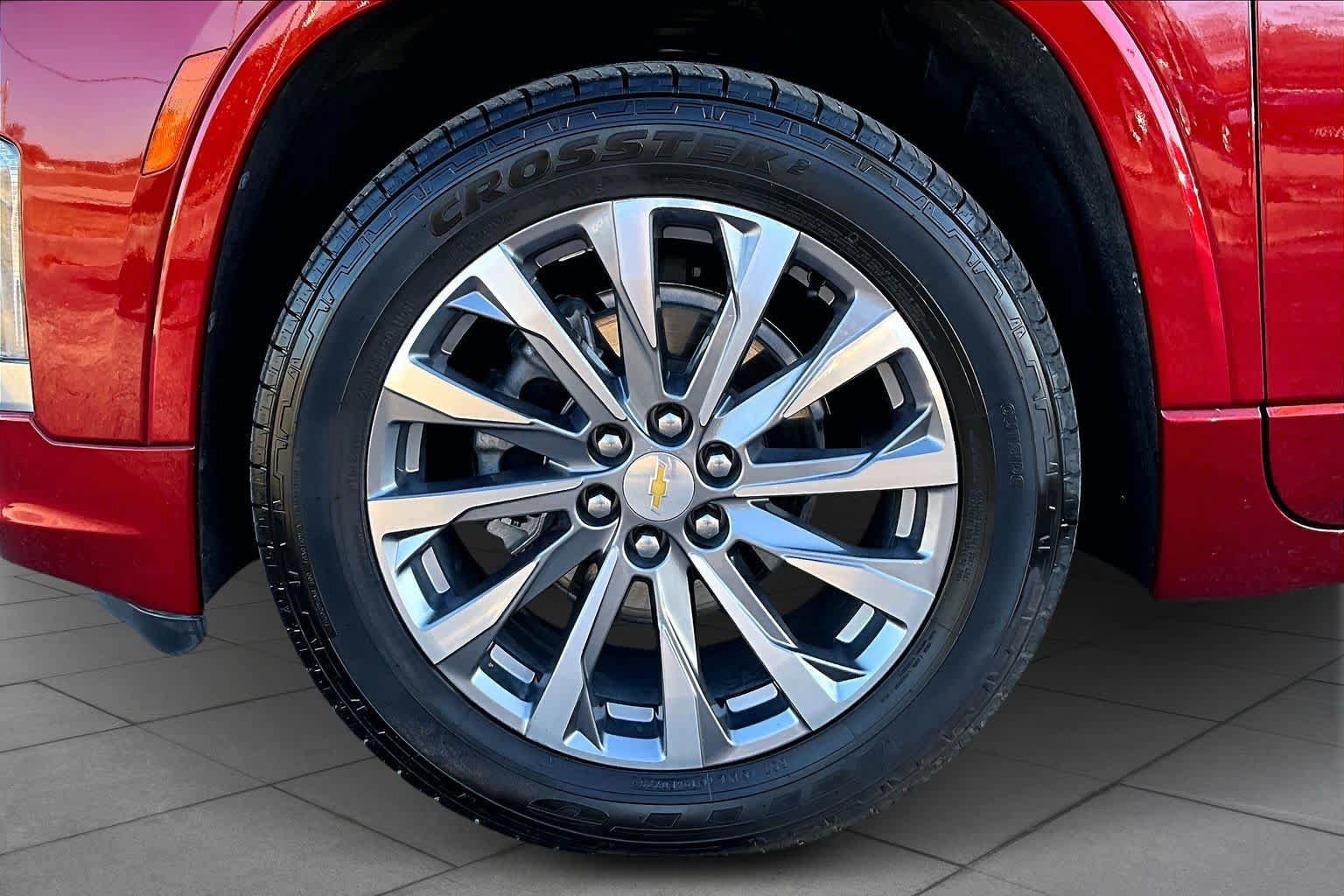 Used 2023 Chevrolet Traverse Premier FWD image 12