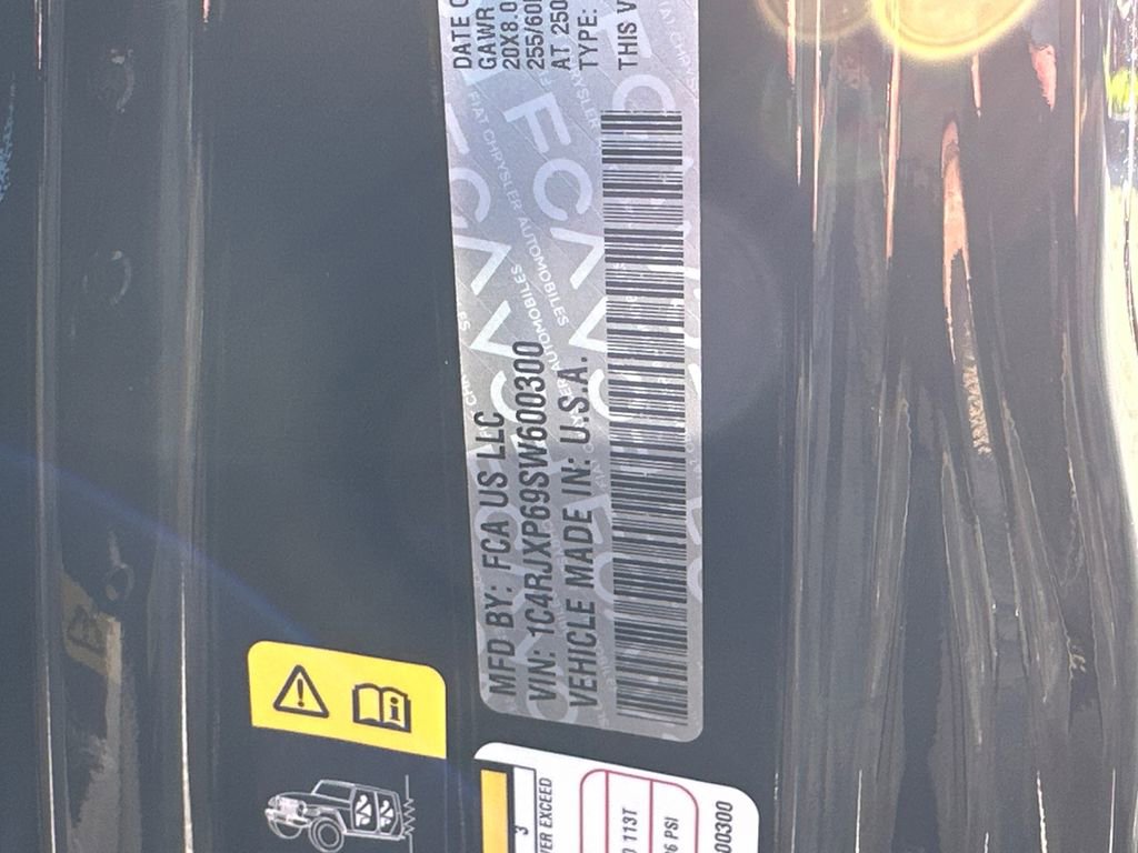 Used 2025 Jeep Wrangler Unlimited Sahara w/ Safety Group image 32