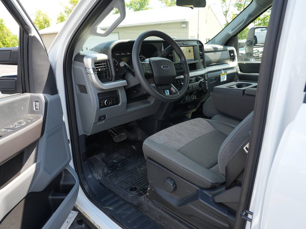 Used 2025 Ford F550 4x4 Crew Cab image 15