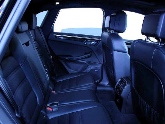 Certified 2024 Porsche Macan image 26