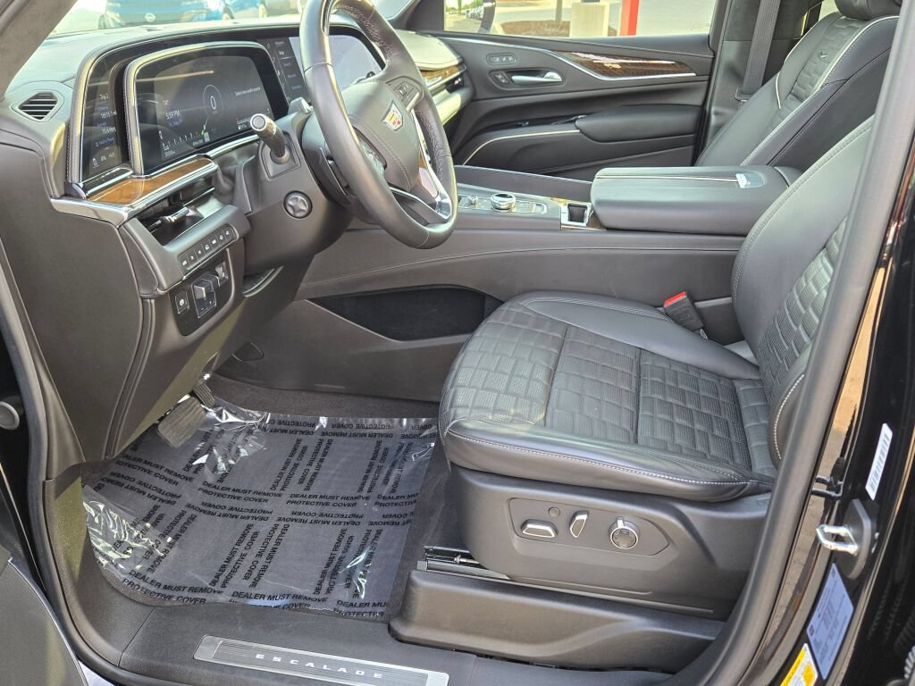 Used 2024 Cadillac Escalade Sport Platinum w/ LPO, ONYX Package AWD/4WD image 28