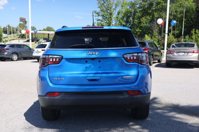 Used 2022 Jeep Compass Latitude w/ Sun and Sound Group AWD/4WD image 4