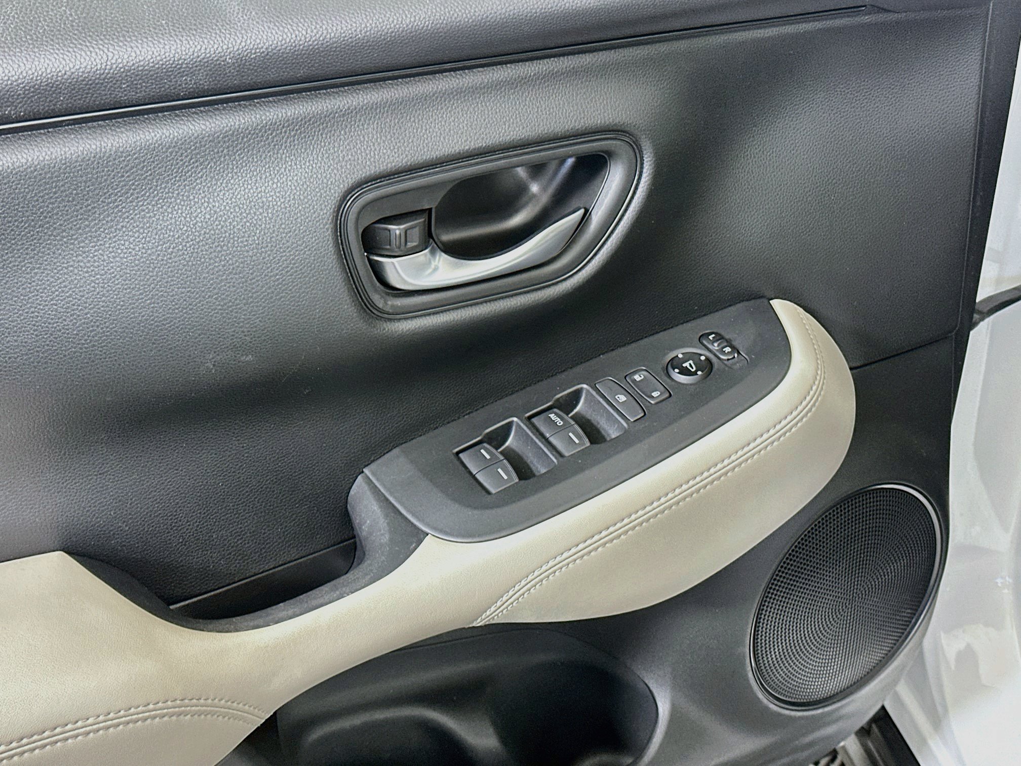 Used 2023 Honda HR-V LX image 15
