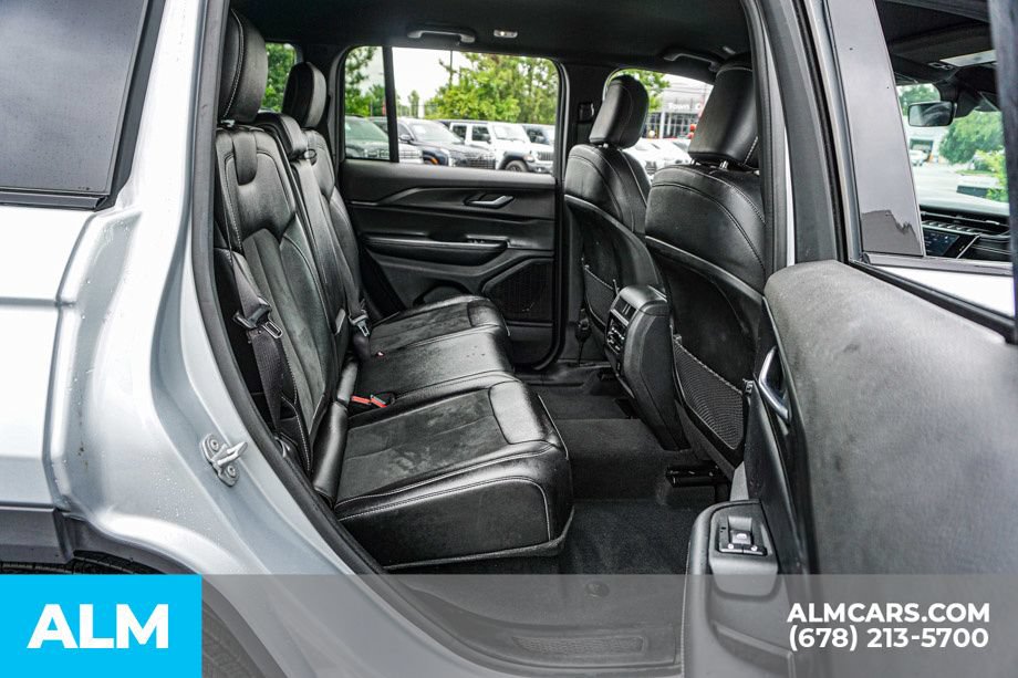 Used 2025 Jeep Grand Cherokee Altitude AWD/4WD image 21