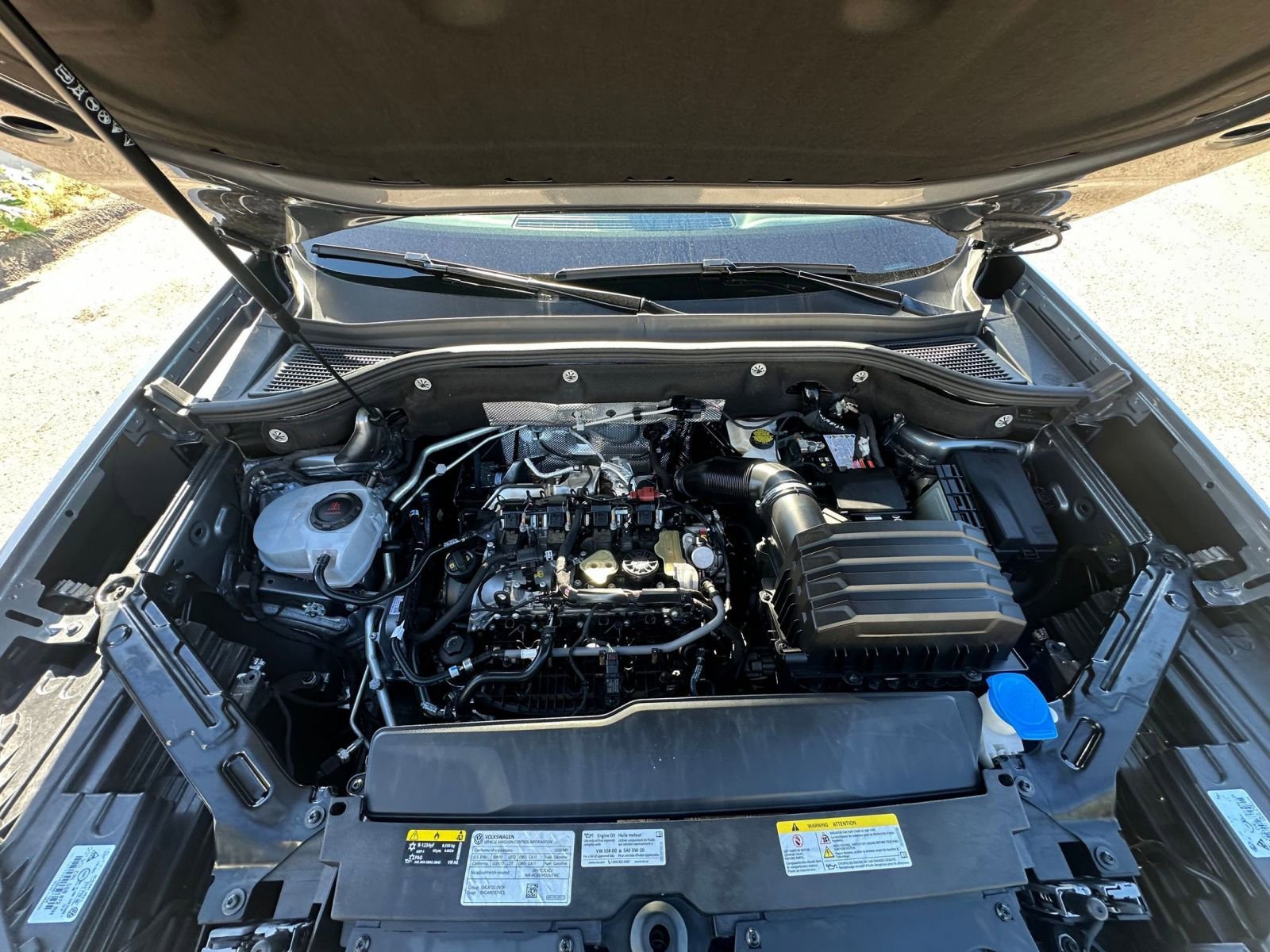 Used 2025 Volkswagen Atlas Cross Sport SE image 32