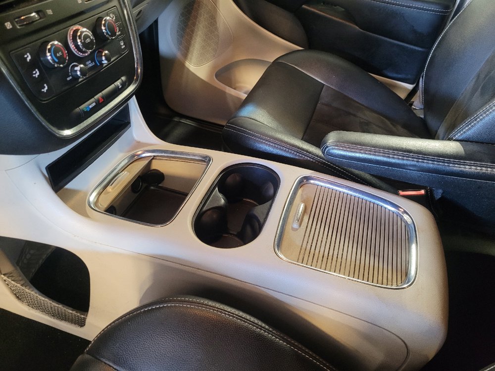 Used 2019 Dodge Grand Caravan SXT FWD image 26