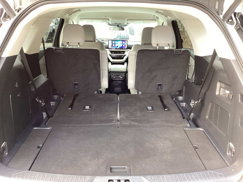 Used 2025 Ford Explorer Active w/ Active Comfort Package image 11