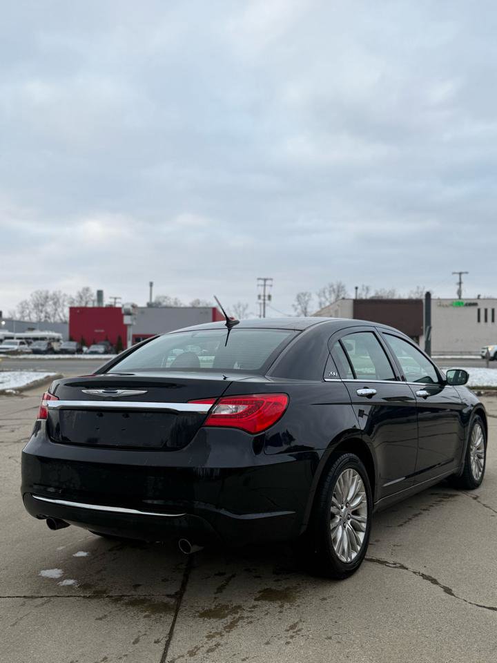 Used 2011 Chrysler 200 Limited image 4