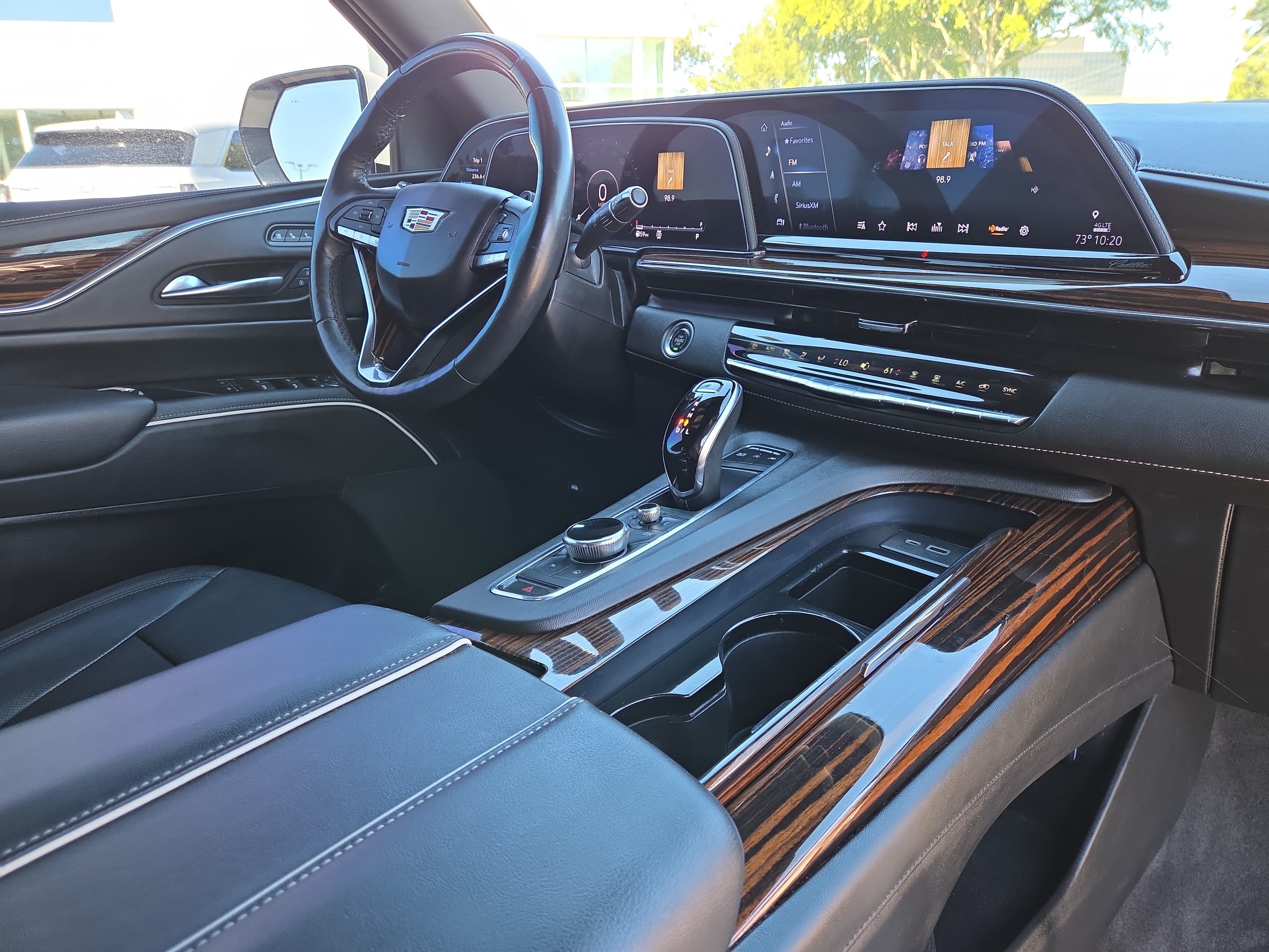 Used 2023 Cadillac Escalade Premium Luxury AWD/4WD image 17