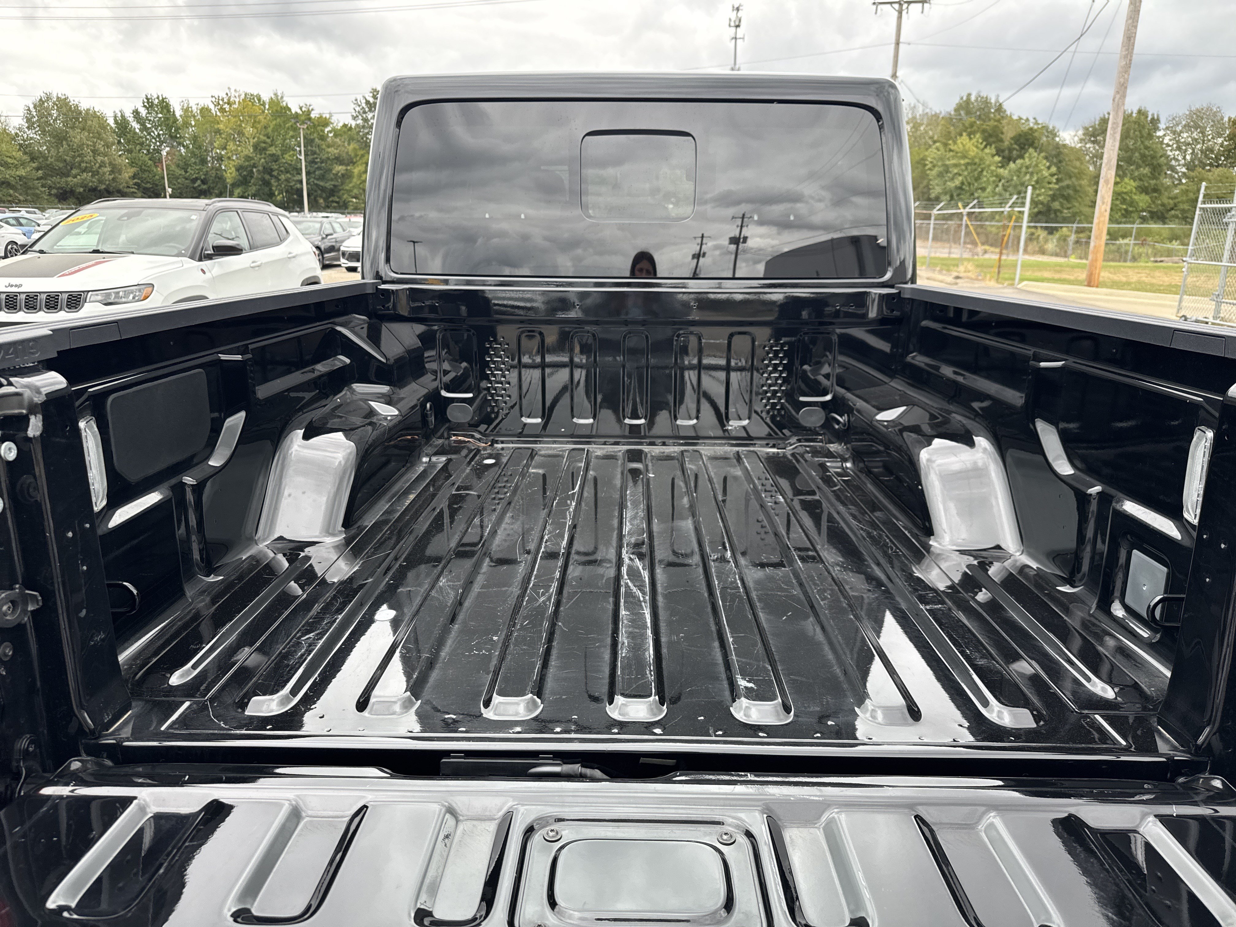 Used 2025 Jeep Gladiator Sport AWD/4WD image 8