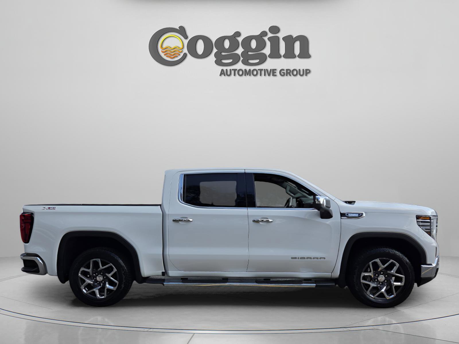 Used 2024 GMC Sierra 1500 SLT w/ SLT Premium Plus Package AWD/4WD image 6